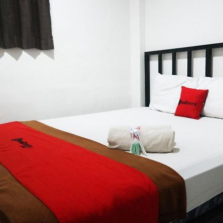 Reddoorz At Jalan Somba Opu Losari Makassar Kültér fotó