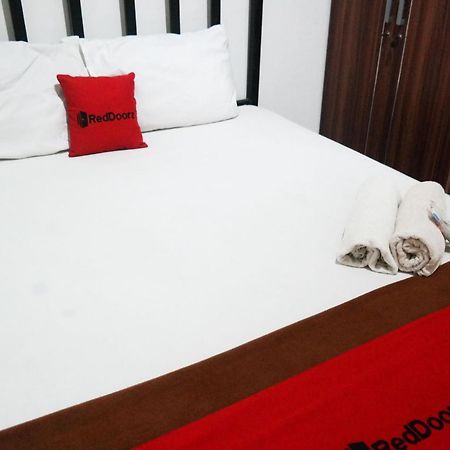 Reddoorz At Jalan Somba Opu Losari Makassar Kültér fotó
