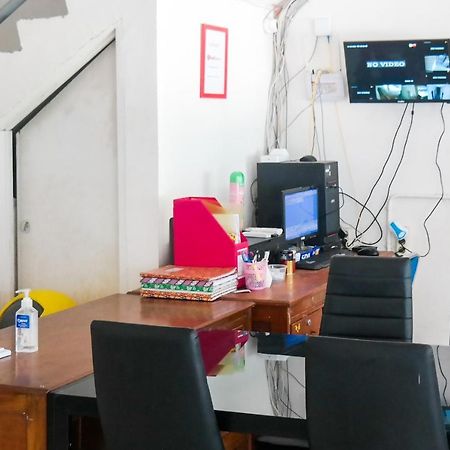 Reddoorz At Jalan Somba Opu Losari Makassar Kültér fotó