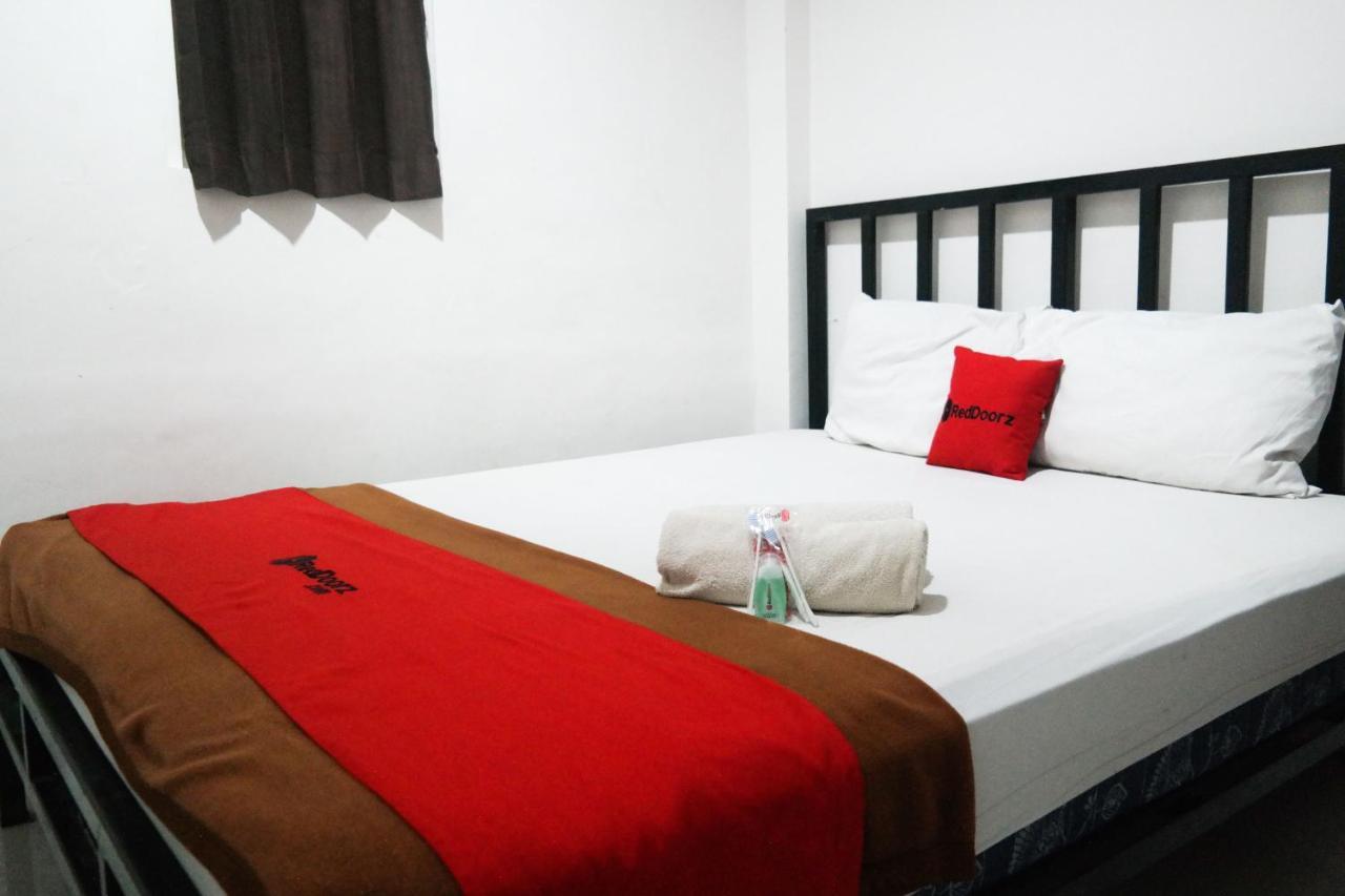 Reddoorz At Jalan Somba Opu Losari Makassar Kültér fotó