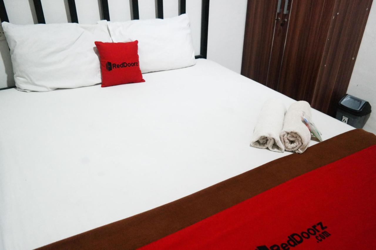 Reddoorz At Jalan Somba Opu Losari Makassar Kültér fotó