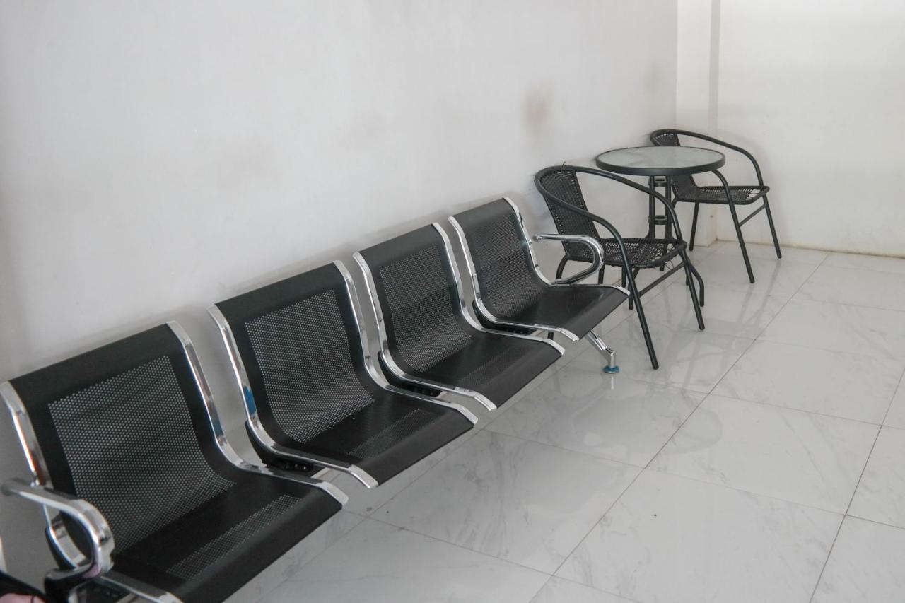Reddoorz At Jalan Somba Opu Losari Makassar Kültér fotó