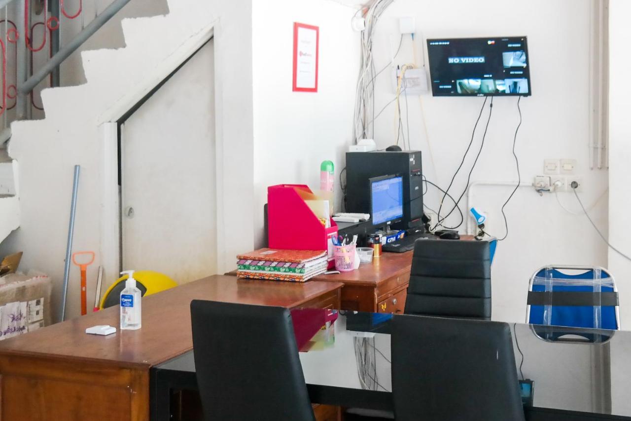 Reddoorz At Jalan Somba Opu Losari Makassar Kültér fotó