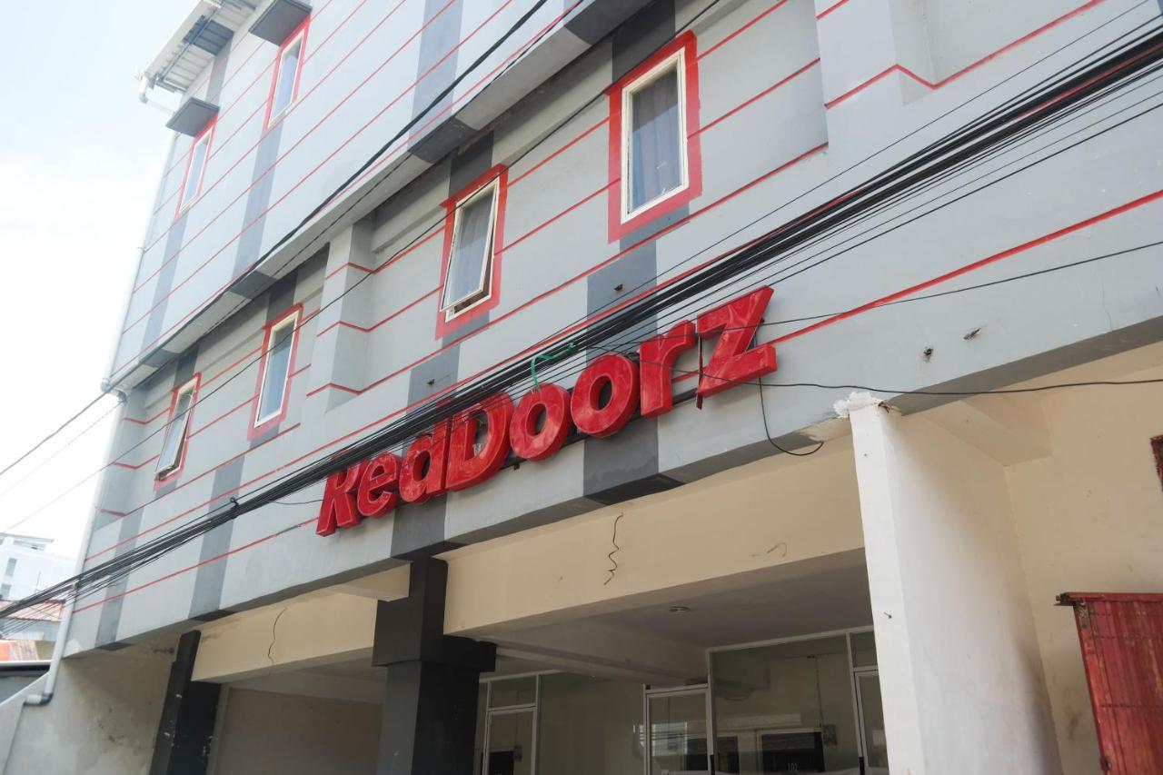 Reddoorz At Jalan Somba Opu Losari Makassar Kültér fotó