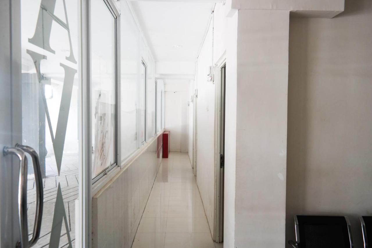 Reddoorz At Jalan Somba Opu Losari Makassar Kültér fotó